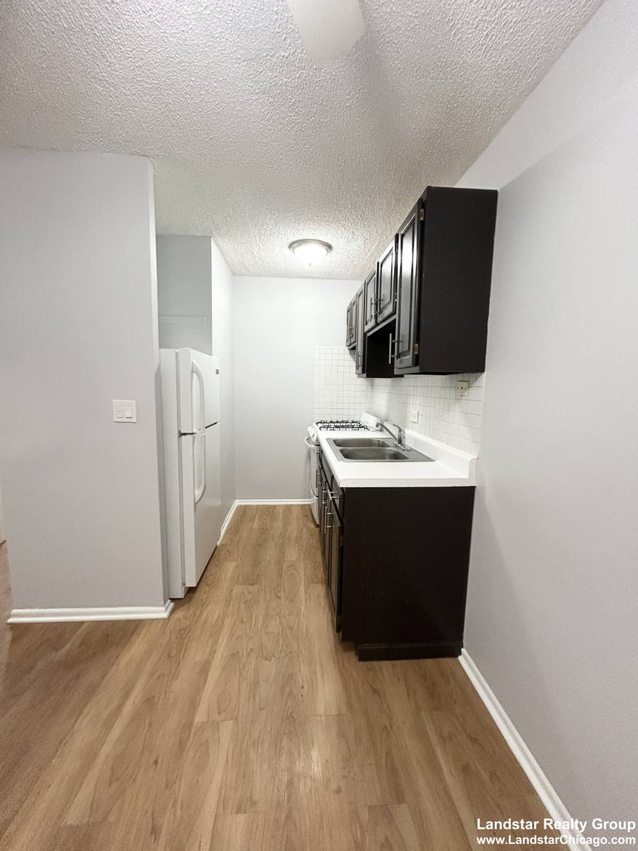 Apartment for rent at 4612 N Beacon St #2F, Chicago, IL 60640