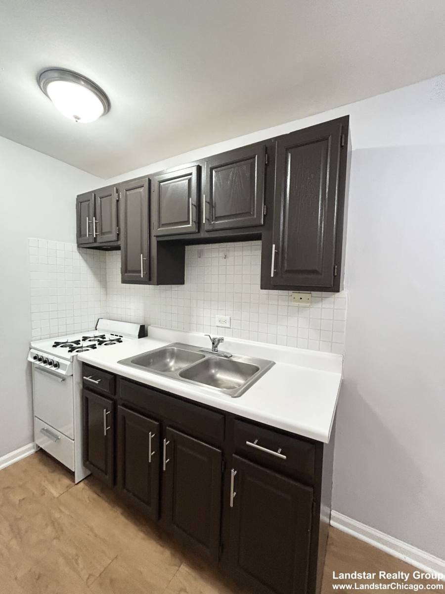 Apartment for rent at 4612 N Beacon St #3C, Chicago, IL 60640