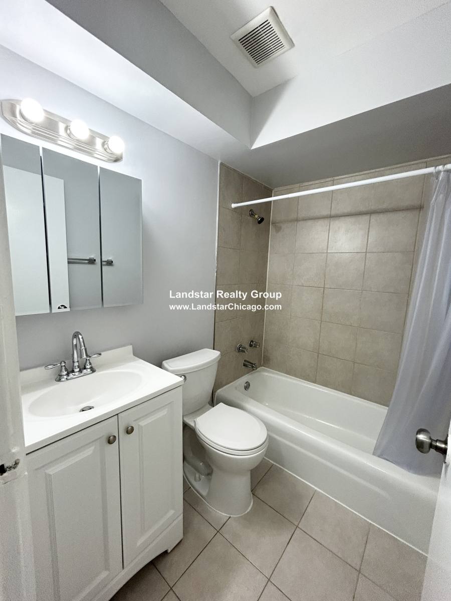 Apartment for rent at 1040 W Hollywood #520, Chicago, IL 60640