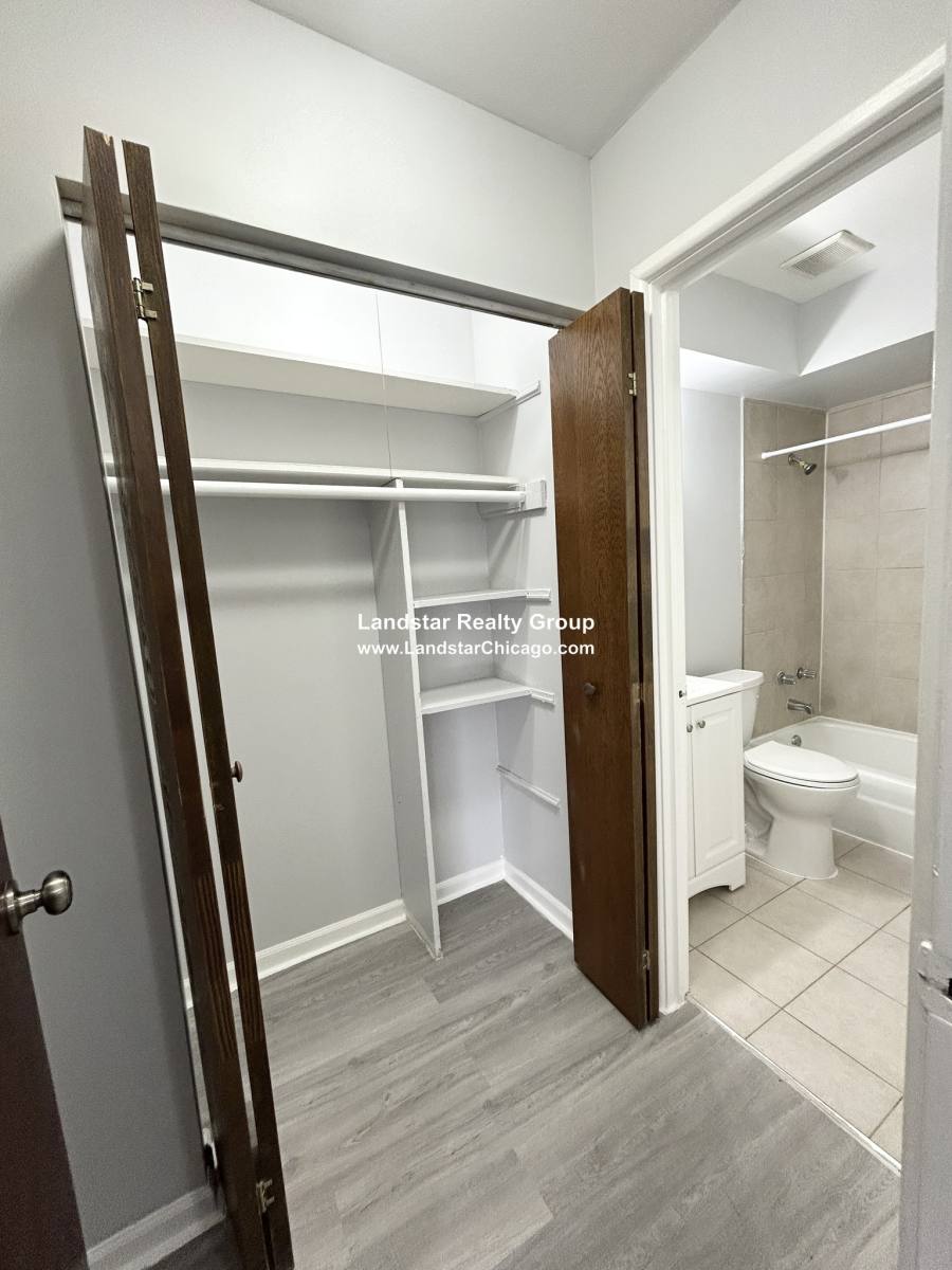 Apartment for rent at 1040 W Hollywood #520, Chicago, IL 60640