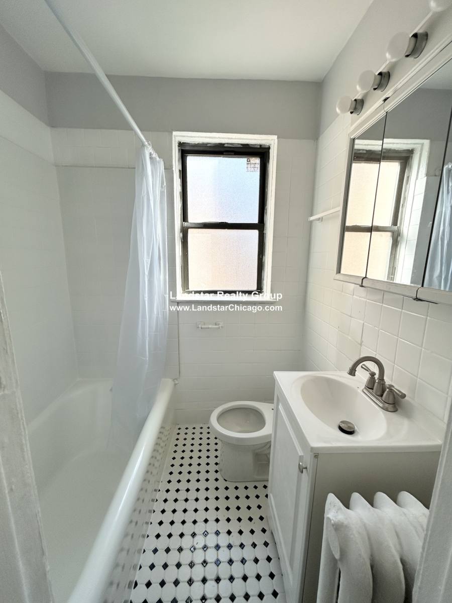 Apartment for rent at 661 W Sheridan Rd #607, Chicago, IL 60613