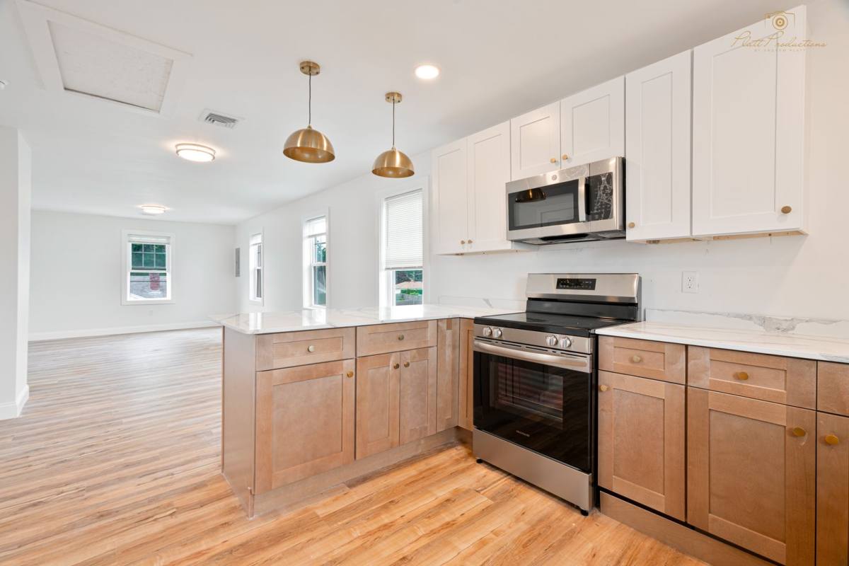 Townhouse for rent at 9 Colwell St, Cranston, RI 02920