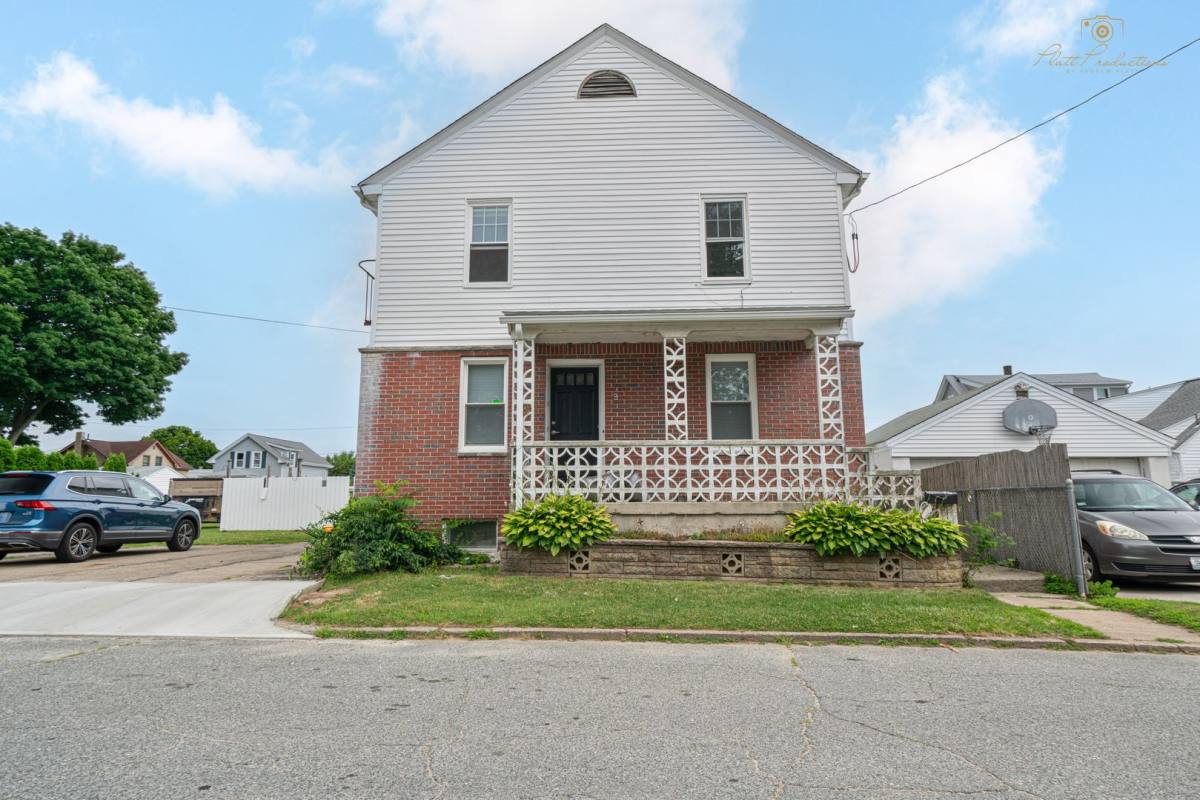 Townhouse for rent at 9 Colwell St, Cranston, RI 02920