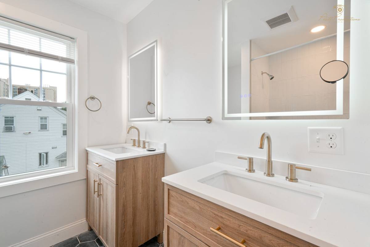 Townhouse for rent at 9 Colwell St, Cranston, RI 02920