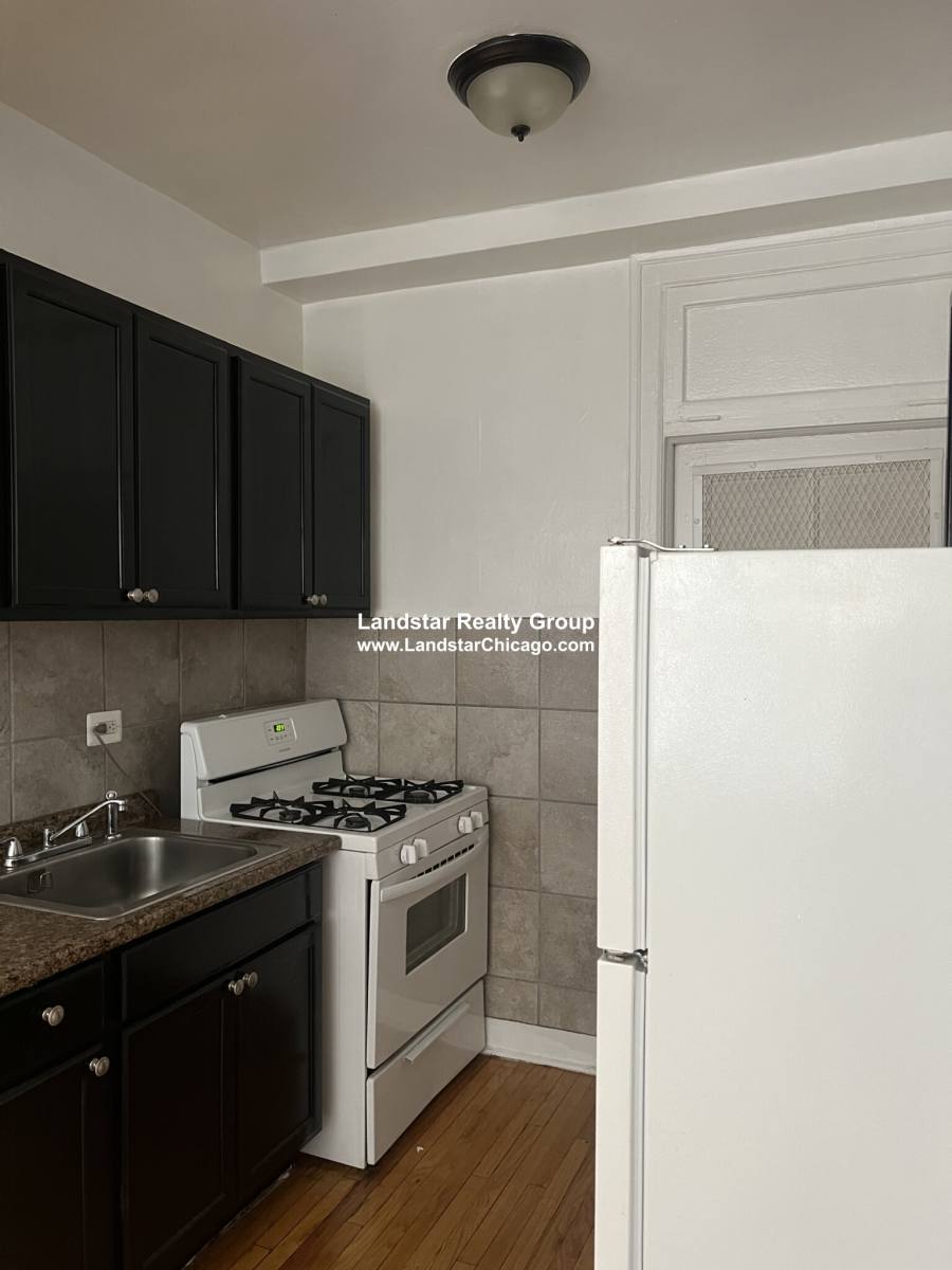 Apartment for rent at 1363 W Estes Ave #1T, Chicago, IL 60626