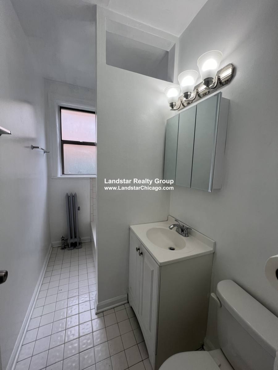 Apartment for rent at 1363 W Estes Ave #1T, Chicago, IL 60626