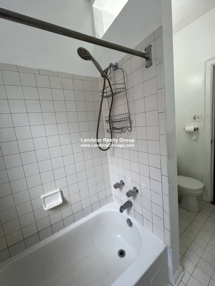 Apartment for rent at 1363 W Estes Ave #1T, Chicago, IL 60626