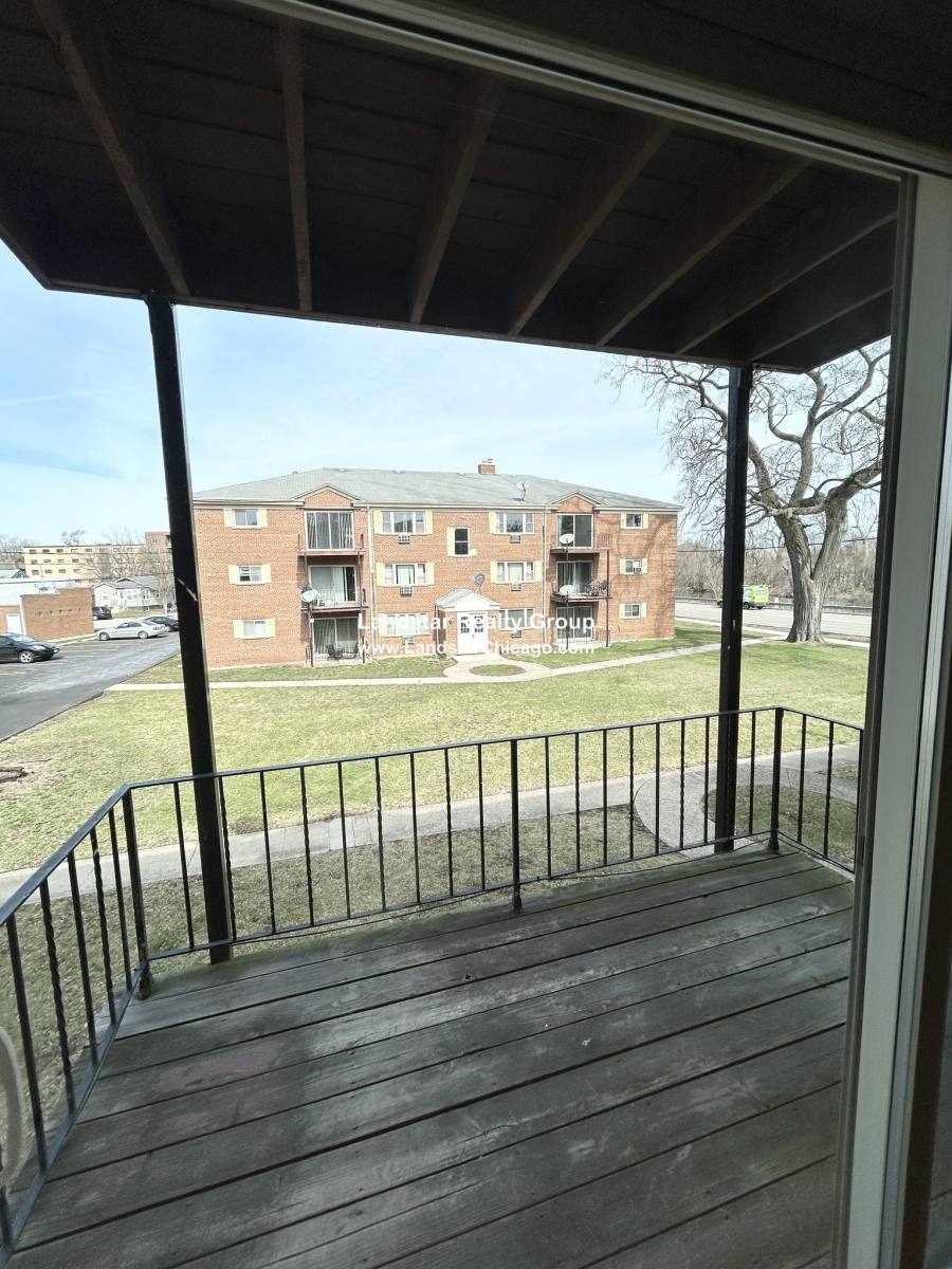 Apartment for rent at 1026 S River Rd #2B, Des Plaines, IL 60016