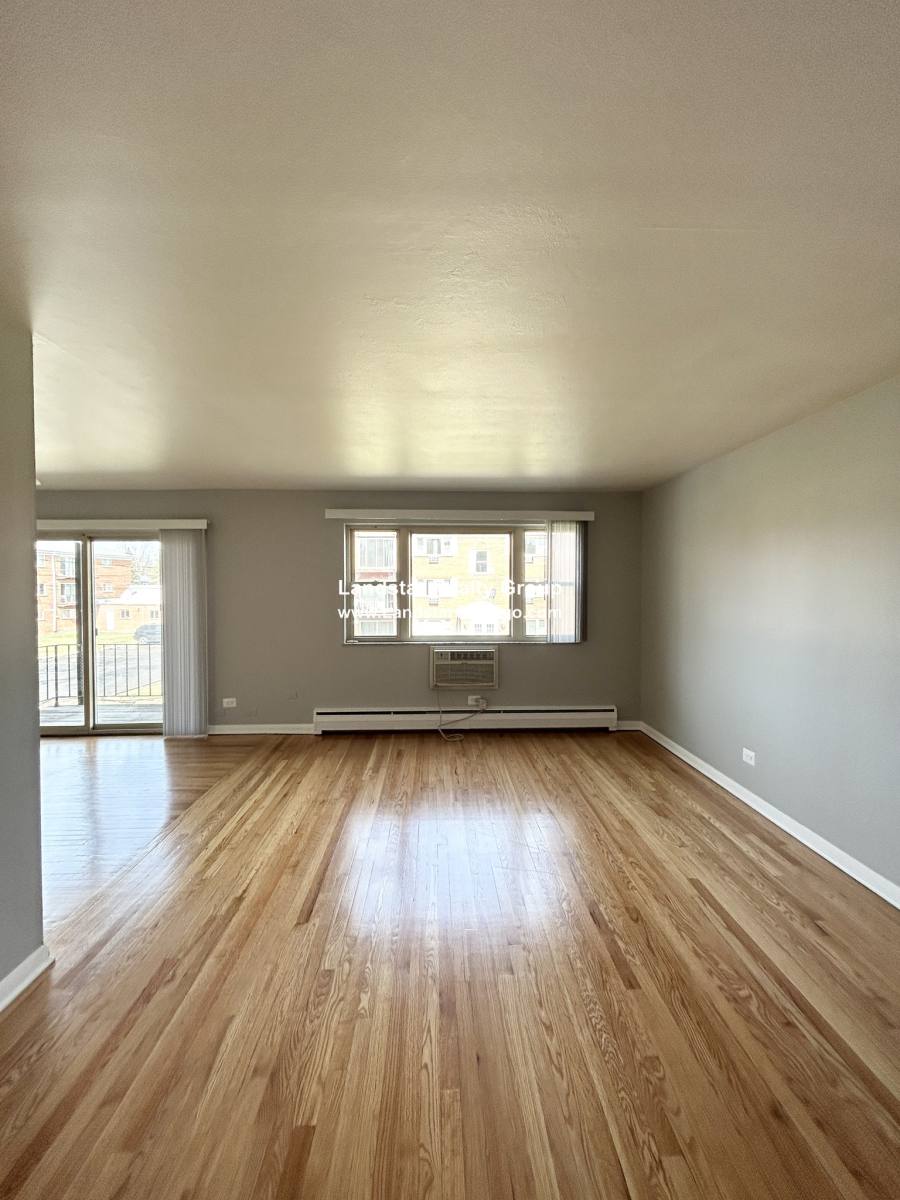 Apartment for rent at 1026 S River Rd #2B, Des Plaines, IL 60016