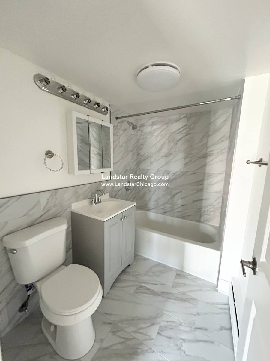 Apartment for rent at 1026 S River Rd #2B, Des Plaines, IL 60016