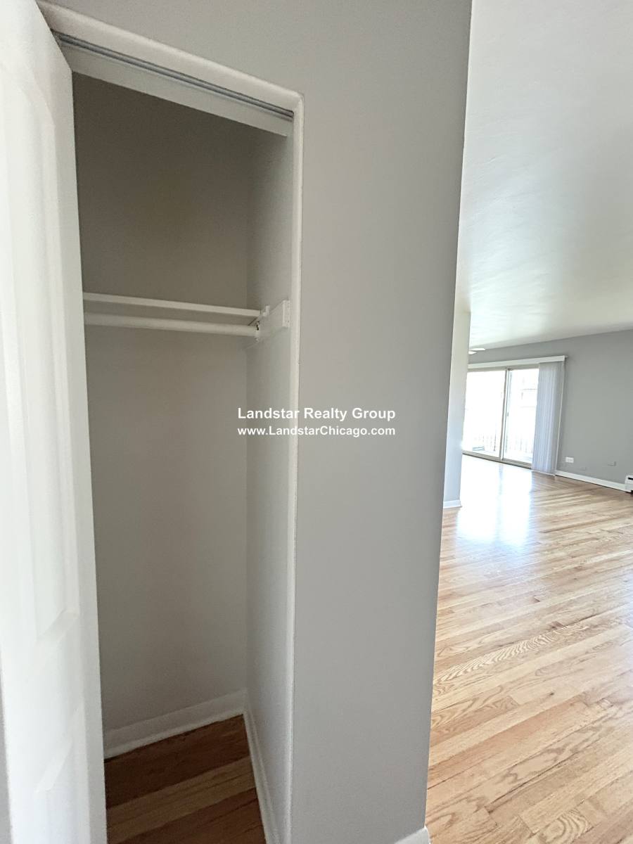 Apartment for rent at 1026 S River Rd #2B, Des Plaines, IL 60016