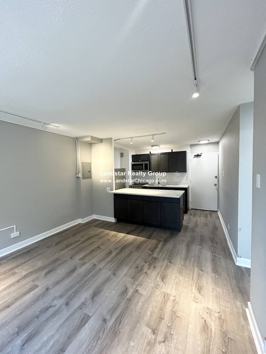 Apartment for rent at 7333 N Ridge #101, Chicago, IL 60626