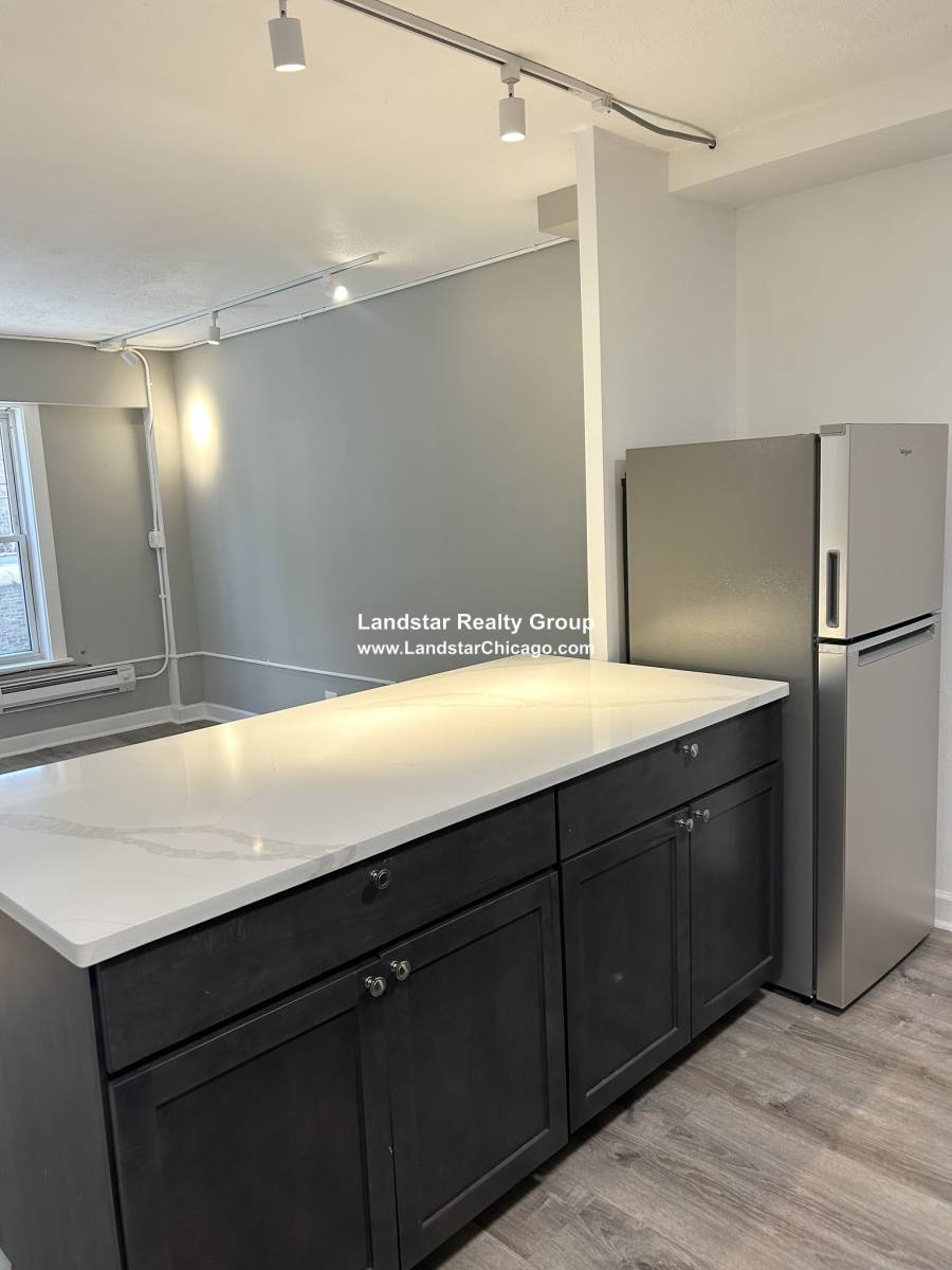 Apartment for rent at 7333 N Ridge #101, Chicago, IL 60626