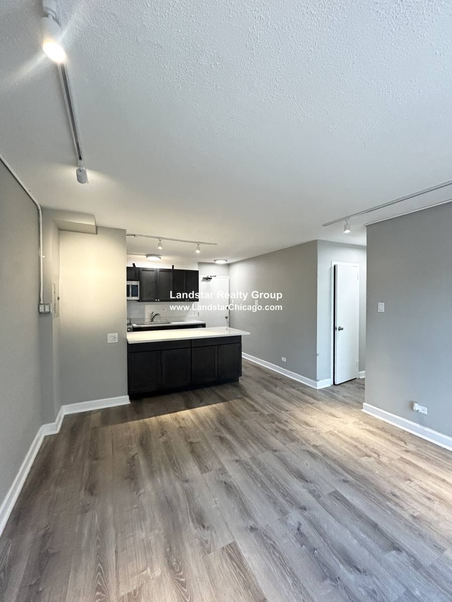 Apartment for rent at 7333 N Ridge #101, Chicago, IL 60626