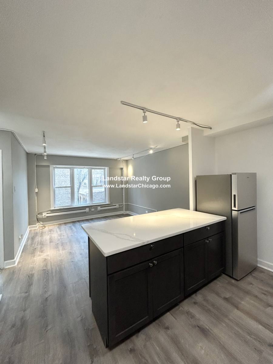 Apartment for rent at 7333 N Ridge #101, Chicago, IL 60626