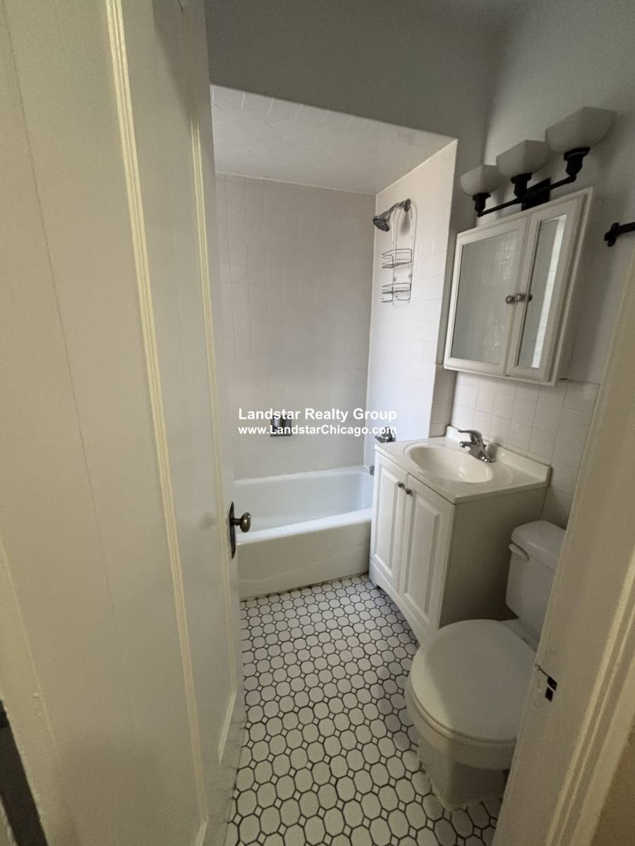Apartment for rent at 550 Elmwood #1, Chicago, IL 60620