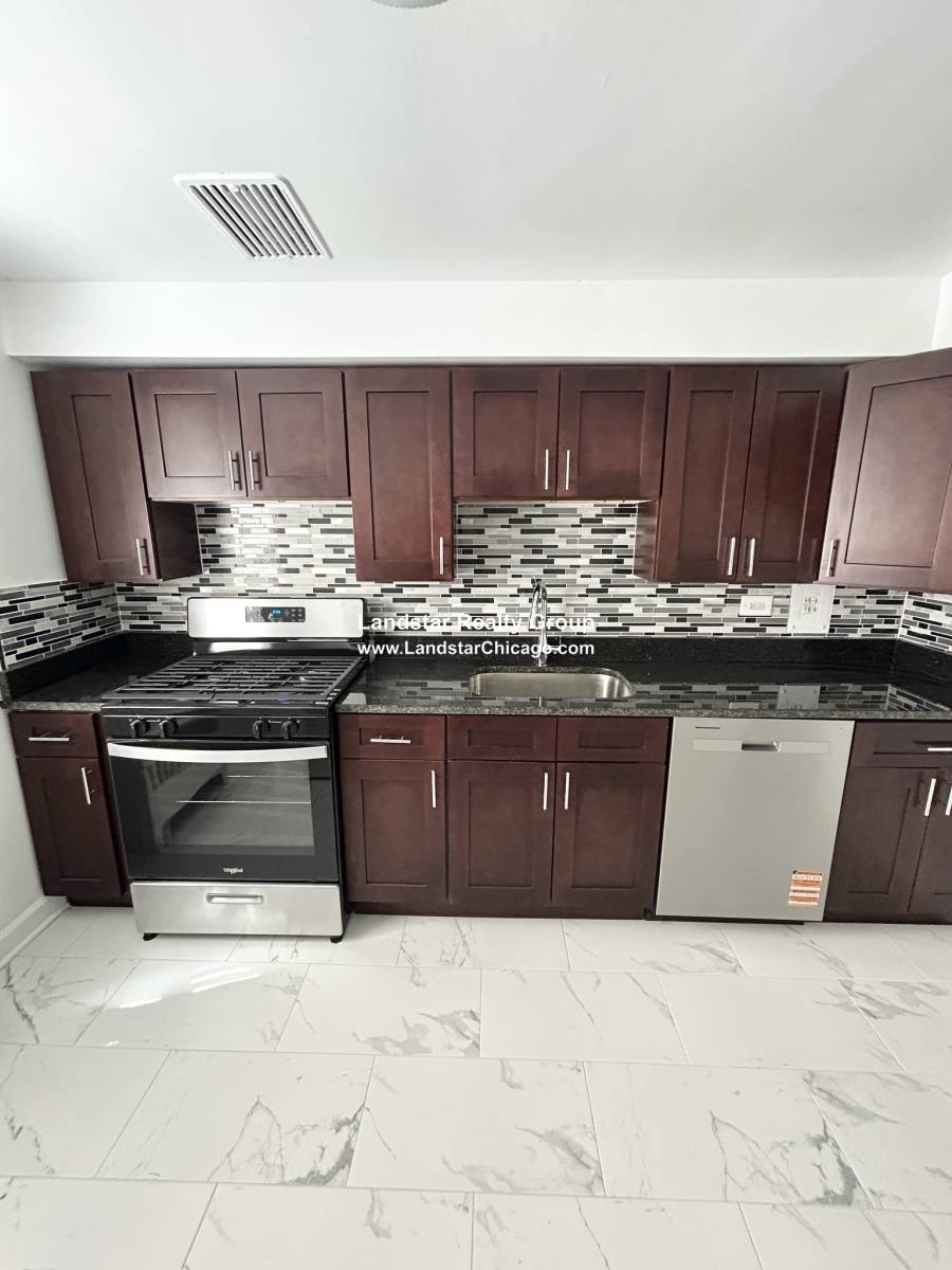 Apartment for rent at 6707 N California #GW, Chicago, IL 60645