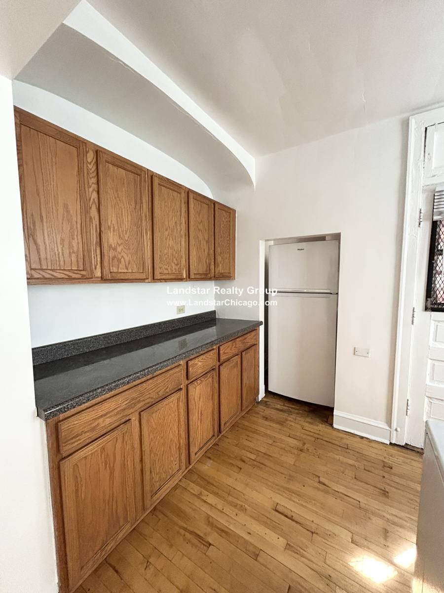 Apartment for rent at 1806 Farwell #3B, Chicago, IL 60626