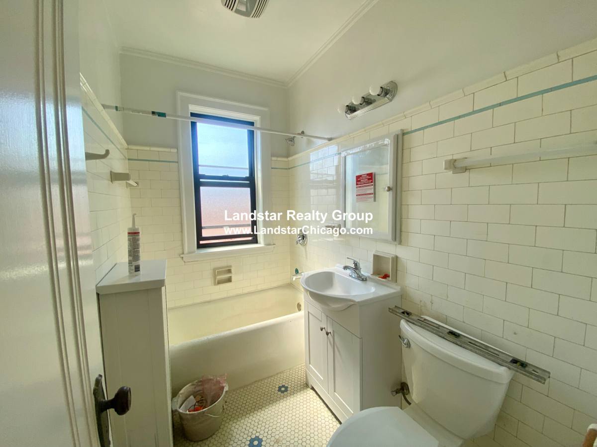 Apartment for rent at 1503 W Chase Ave #2, Chicago, IL 60626