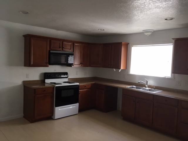Apartment for rent at 1118 N Yosemite, Fresno, CA 93728