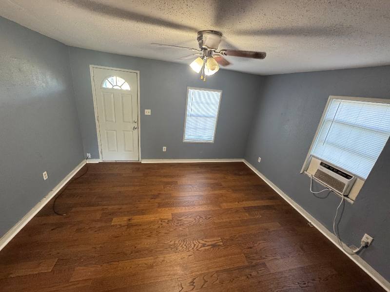 1700 Ave H, Bay City, TX 77414 - House for Rent - Image 2