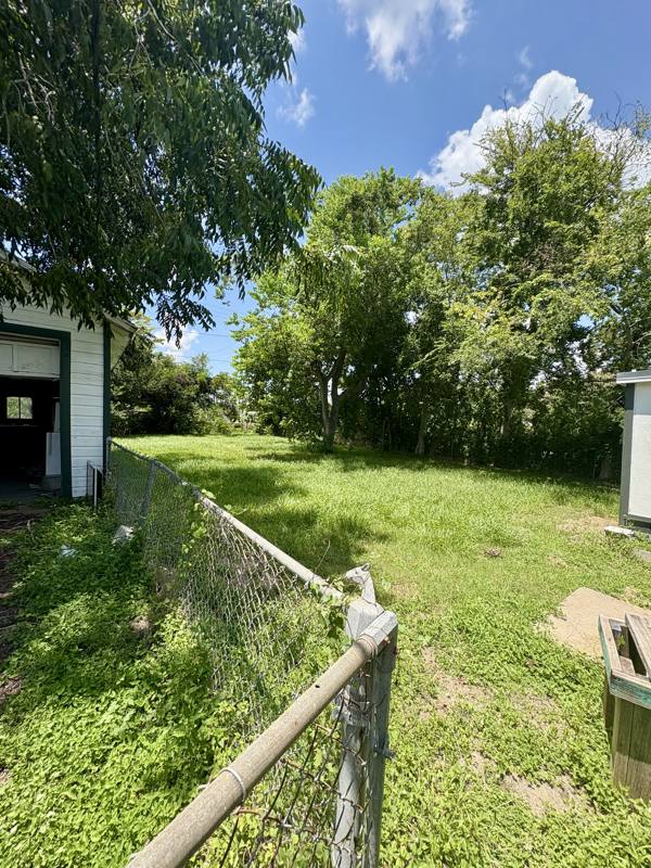1700 Ave H, Bay City, TX 77414 - House for Rent - Image 9