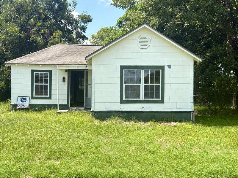 House for rent at 1700 Ave H, Bay City, TX 77414