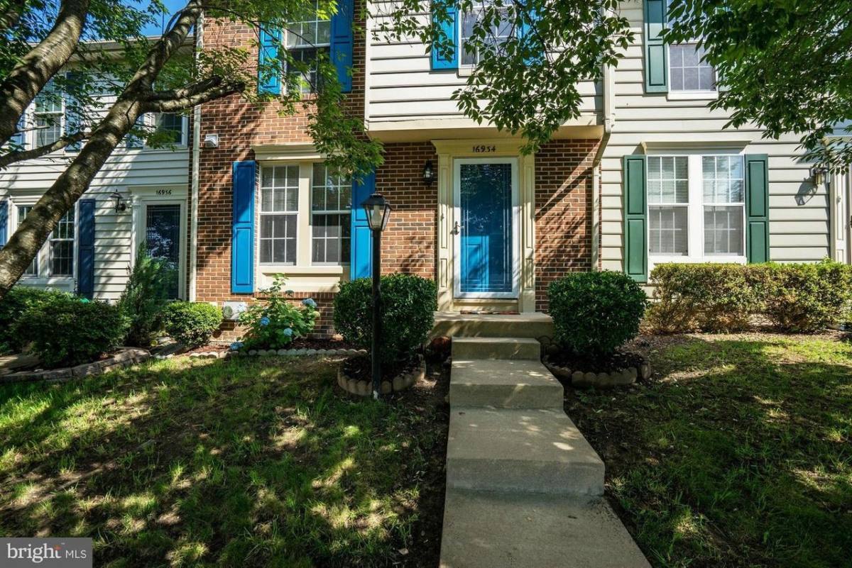 Townhouse for rent at 16934 Monmouth Court, Dumfries, VA 22026