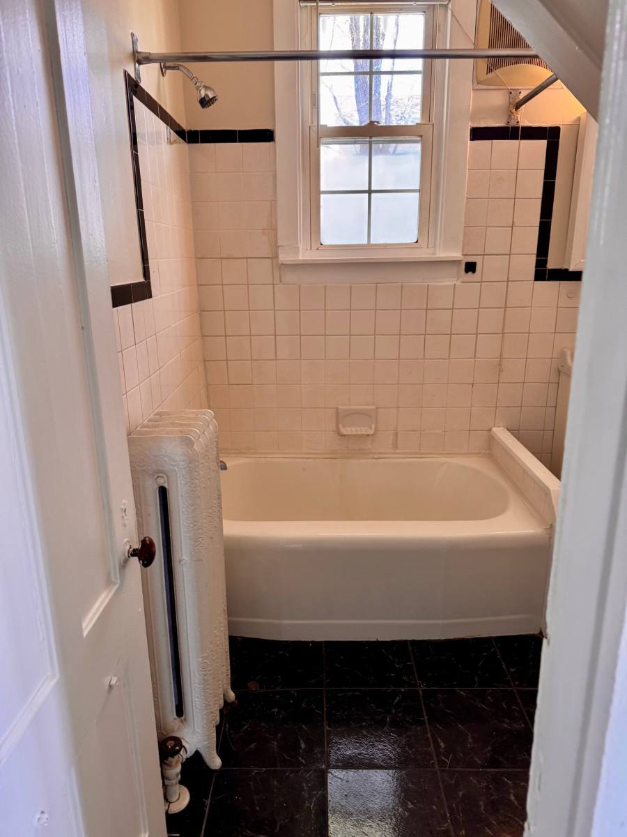 Apartment for rent at 462 Middle Turnpike E #1A, Manchester, CT 06040