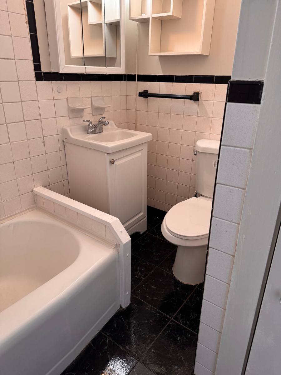 Apartment for rent at 462 Middle Turnpike E #1A, Manchester, CT 06040