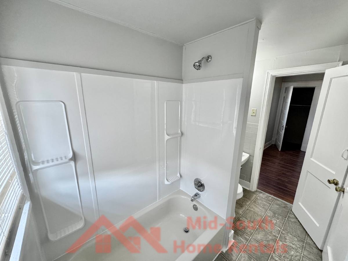 Apartment for rent at 1515 Madison Ave #4, Memphis, TN 38104