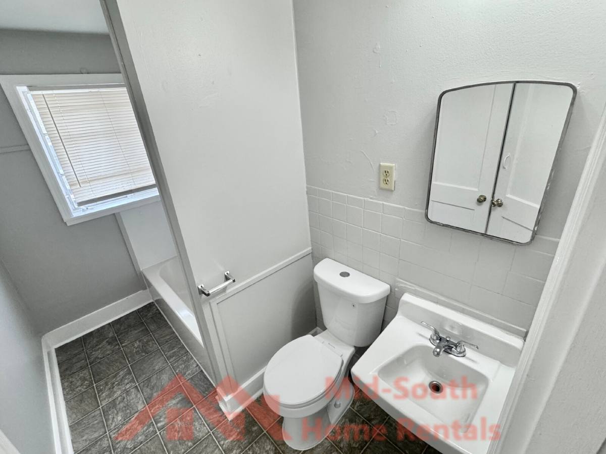 Apartment for rent at 1515 Madison Ave #4, Memphis, TN 38104