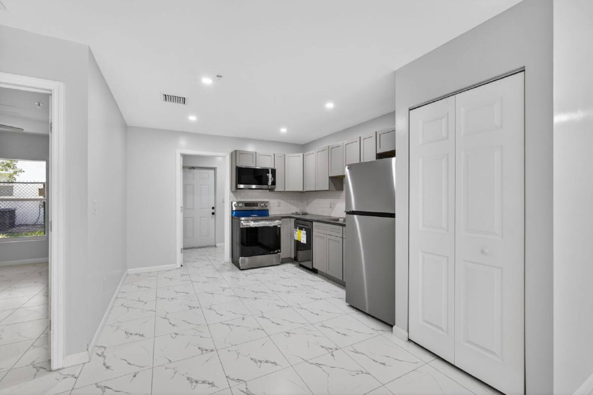 Apartment for rent at 3255 Ave J #1, West Palm Beach, FL 33404