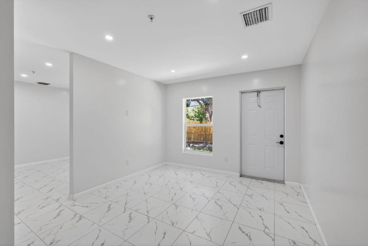 Apartment for rent at 3255 Ave J #2, West Palm Beach, FL 33404