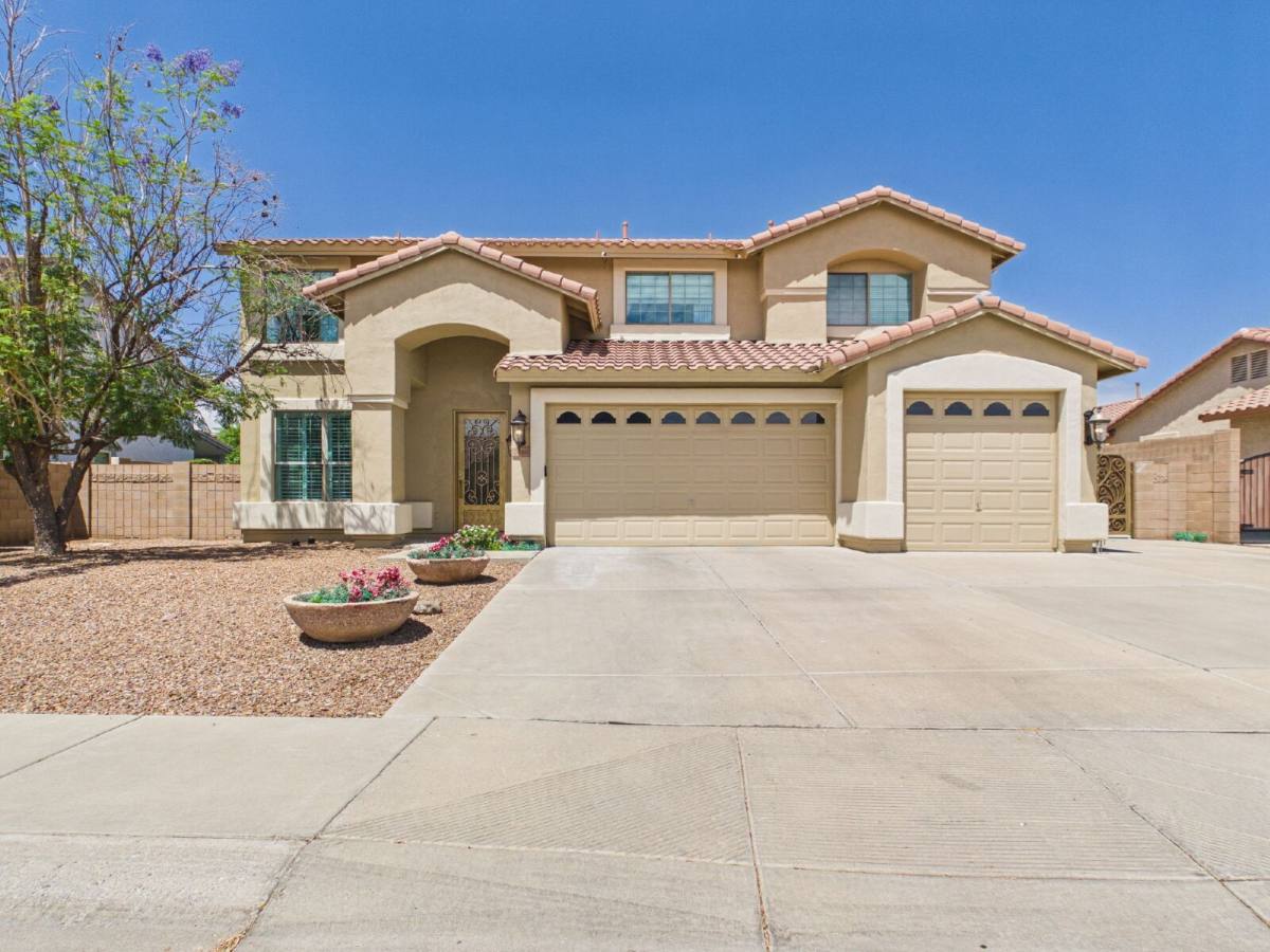House for rent at 7446 W Tumblewood Dr, Peoria, AZ 85382