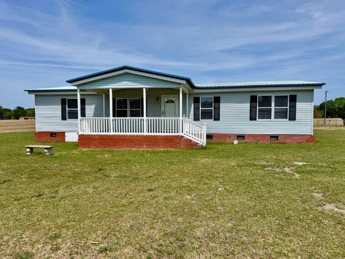 House for rent at 2201 Nc-55, Mount Olive, NC 28365