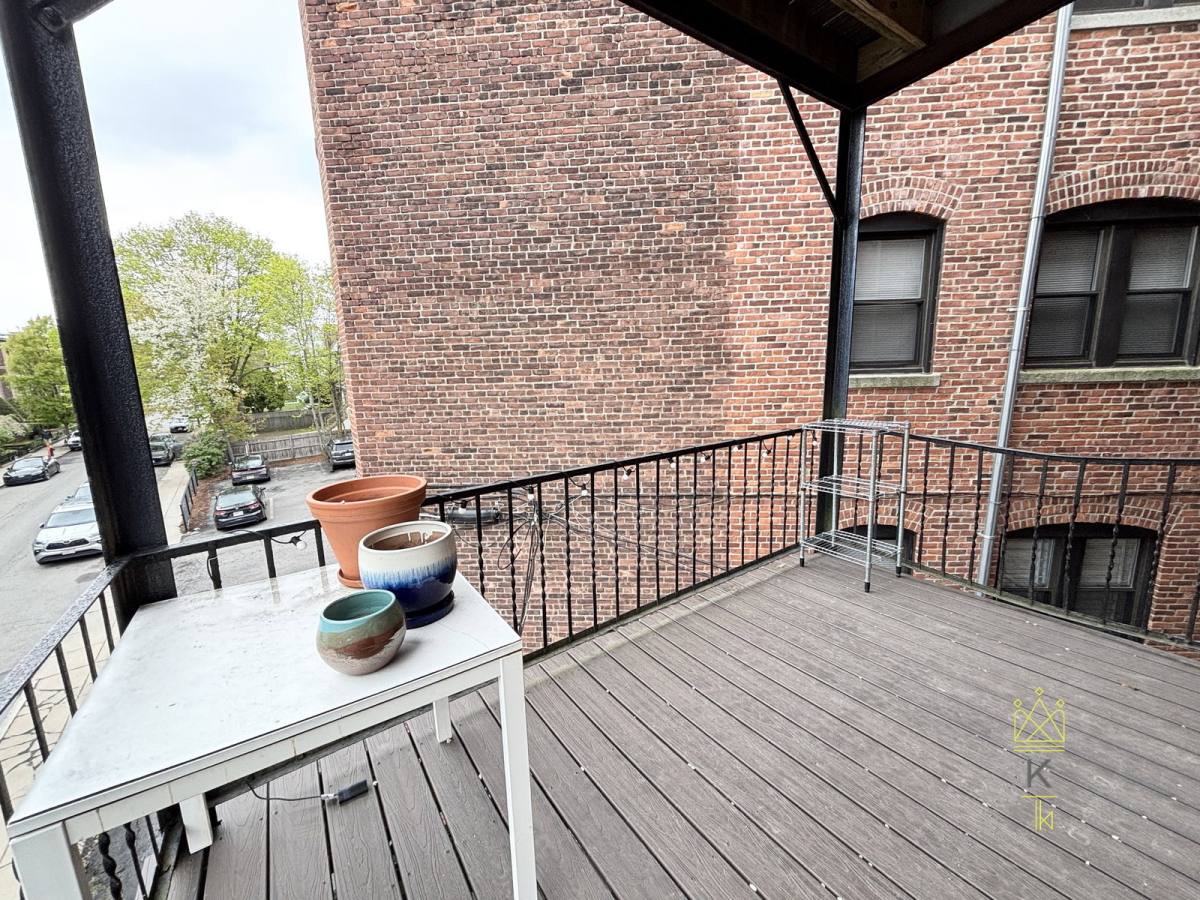 Apartment for rent at 1965 Commonwealth Ave #5, Brighton, MA 02135
