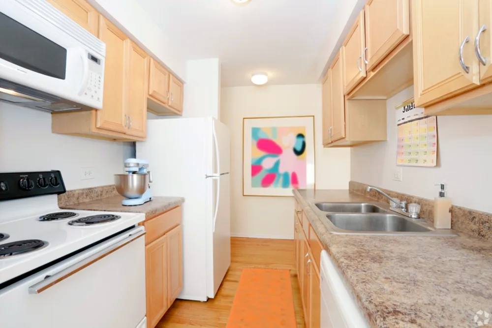 Apartment for rent at 6725 N Sheridan Rd #12, Chicago, IL 60626