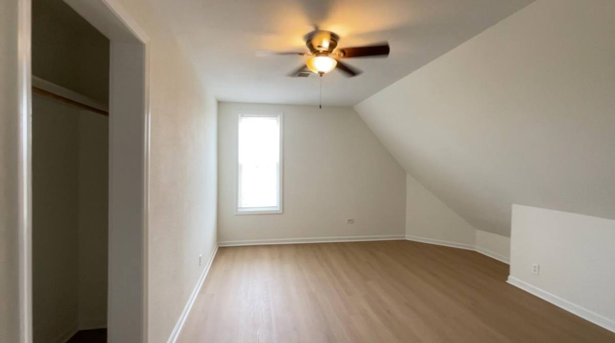 Townhouse for rent at 953 N 17th St, Milwaukee, WI 53233