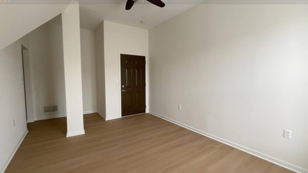 Townhouse for rent at 953 N 17th St, Milwaukee, WI 53233