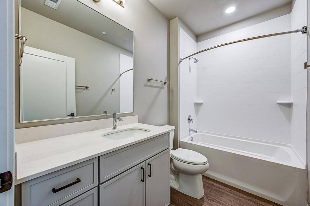 Apartment for rent at 464 Glenwood Ave, Glen Ellyn, IL 60137