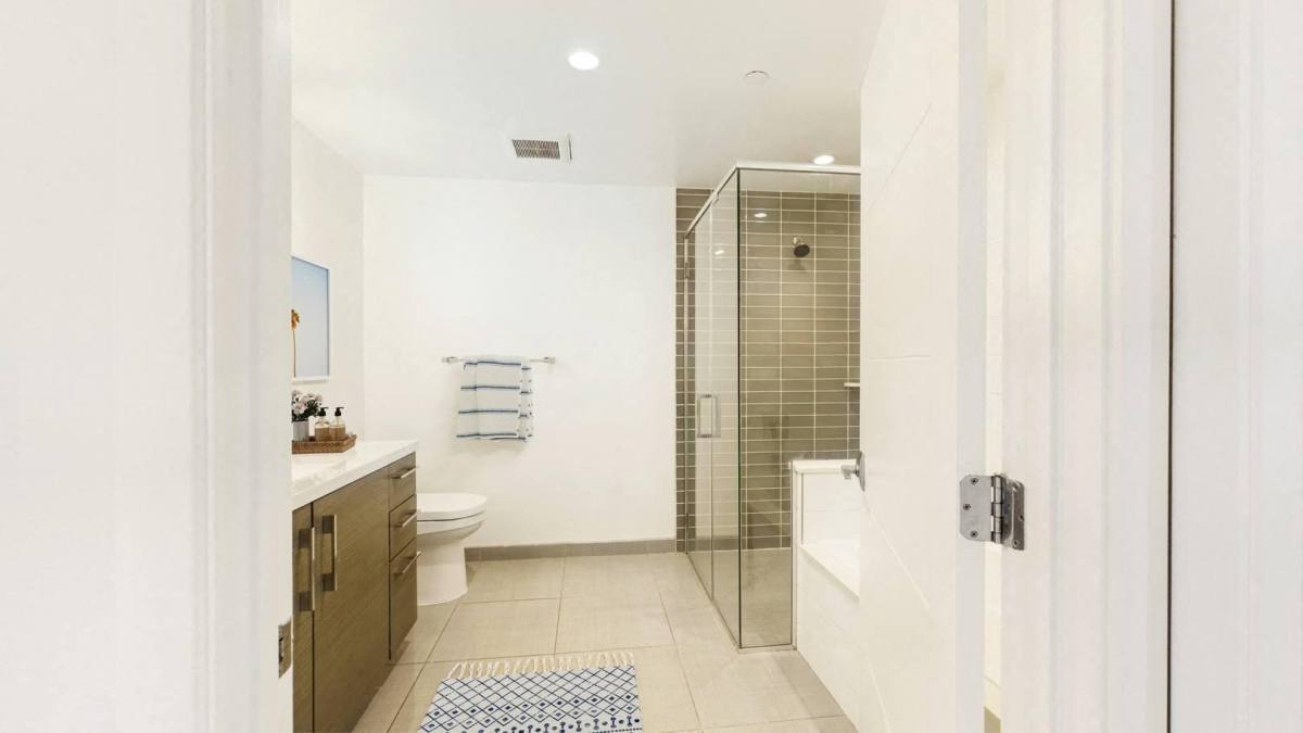 Apartment for rent at 5845 Carlton Way, Los Angeles, CA 90028