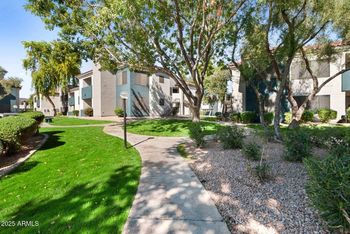 Apartment for rent at 13625 S 48th St, Phoenix, AZ 85044