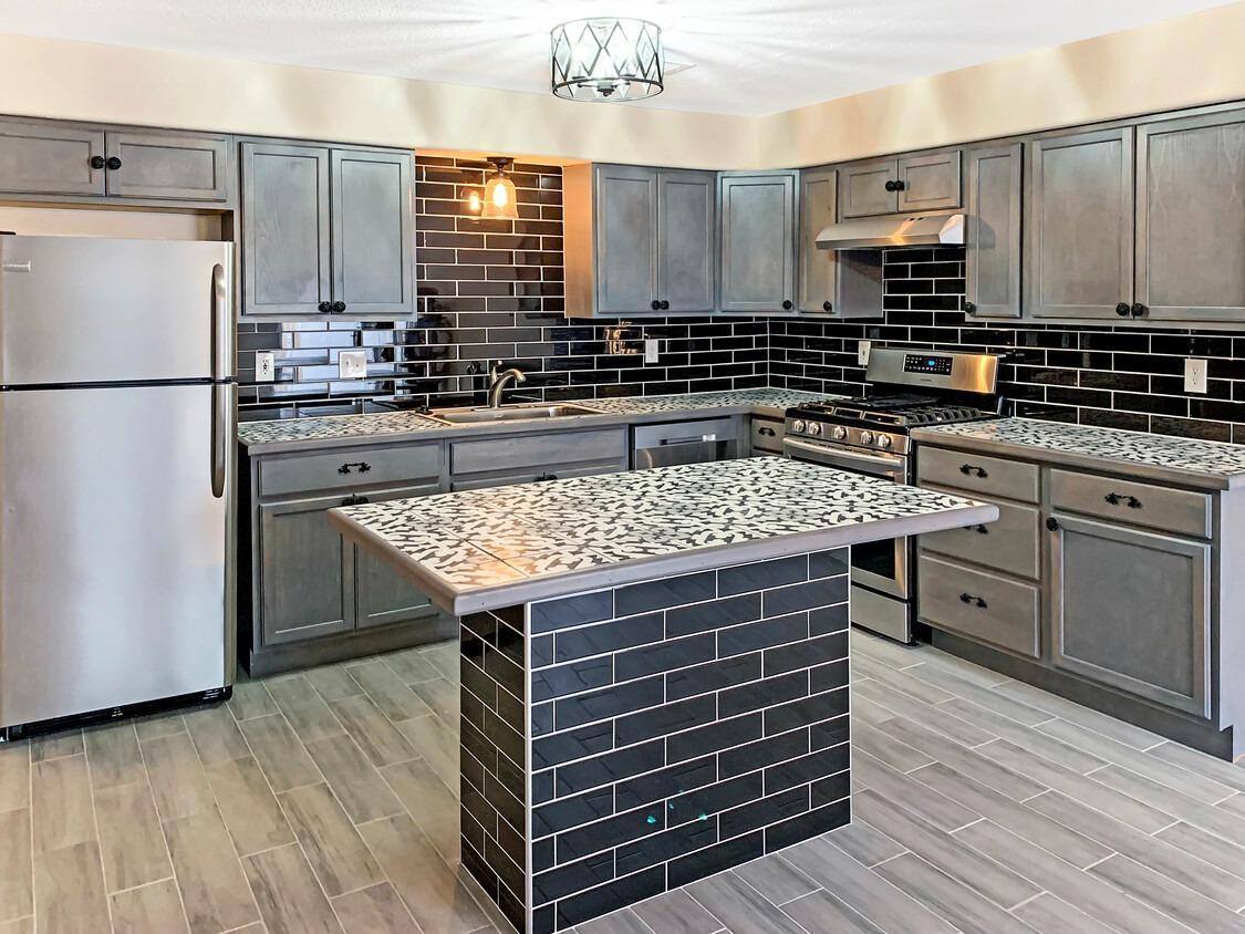 Apartment for rent at El Campo, 5800 Central Ave SW, Farmington, NM 87401