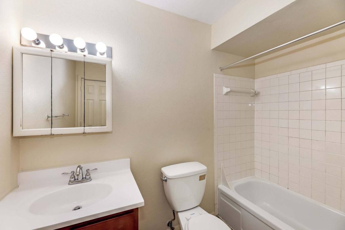 Apartment for rent at Orchard Farms, 5747 Talmadge Rd #59-3, Toledo, OH 43623