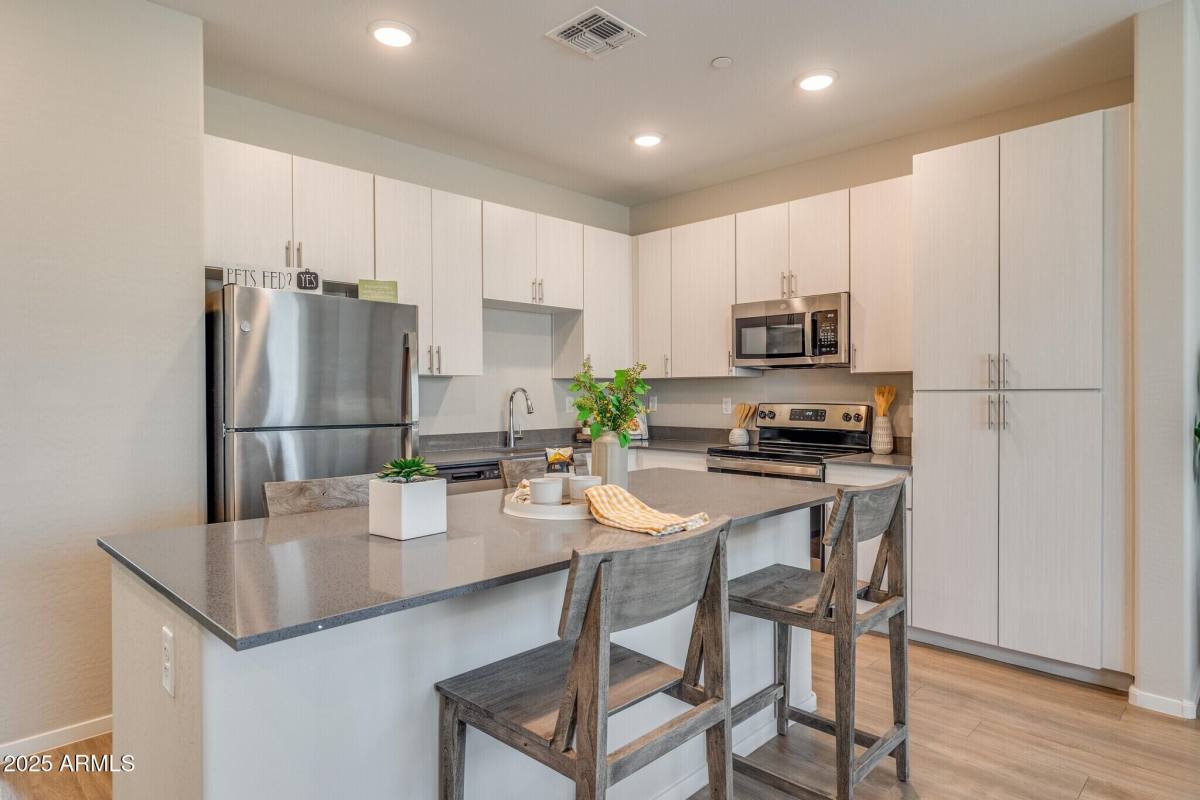 Townhouse for rent at 16830 N 141th Ave, Surprise, AZ 85374