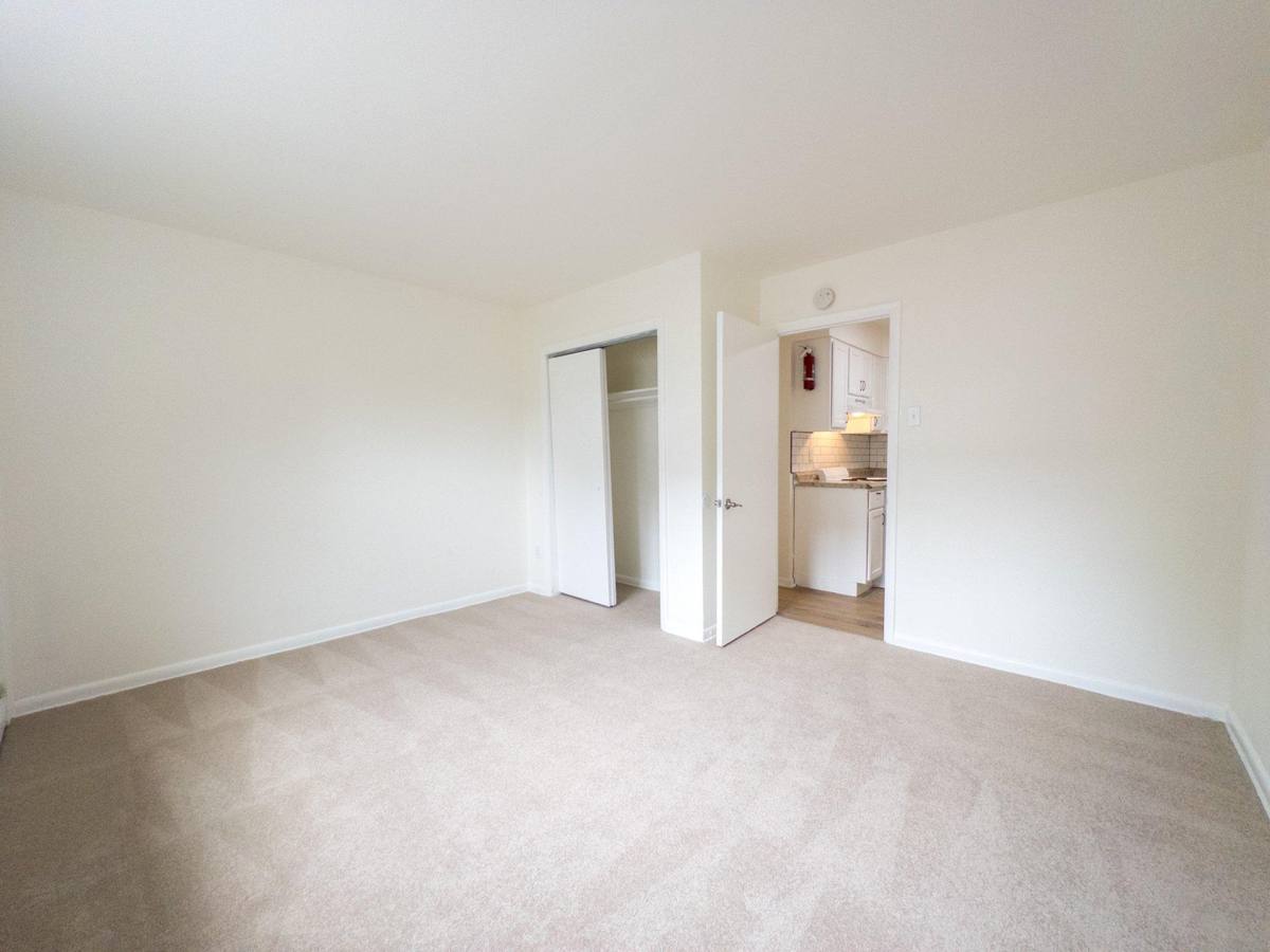 Apartment for rent at Elmwood Gardens, 1528 Elmwood Ave, Folcroft, PA 19032