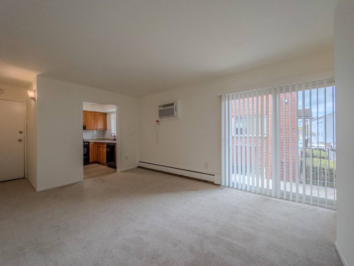 Apartment for rent at Elmwood Gardens, 1528 Elmwood Ave, Folcroft, PA 19032