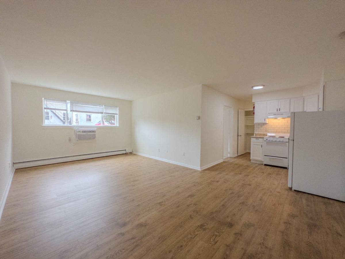 Apartment for rent at Elmwood Gardens, 1528 Elmwood Ave, Folcroft, PA 19032