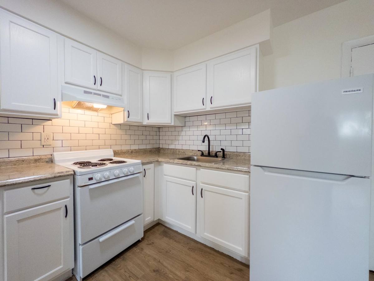 Apartment for rent at Elmwood Gardens, 1528 Elmwood Ave, Folcroft, PA 19032